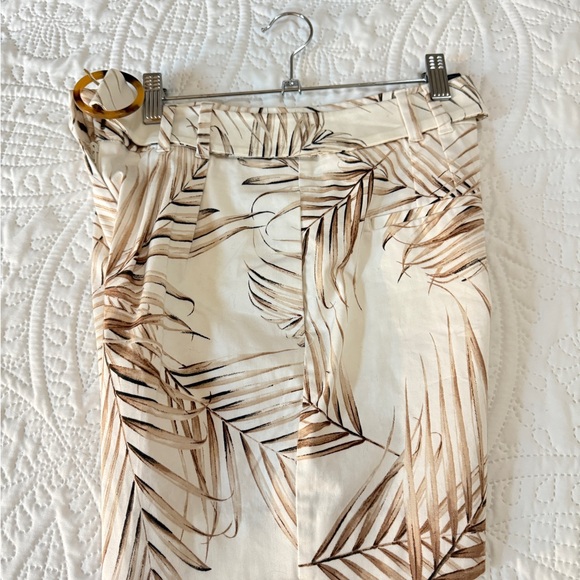 White House Black Market Tropical Print Women Shorts 5” - Picture 2 of 5